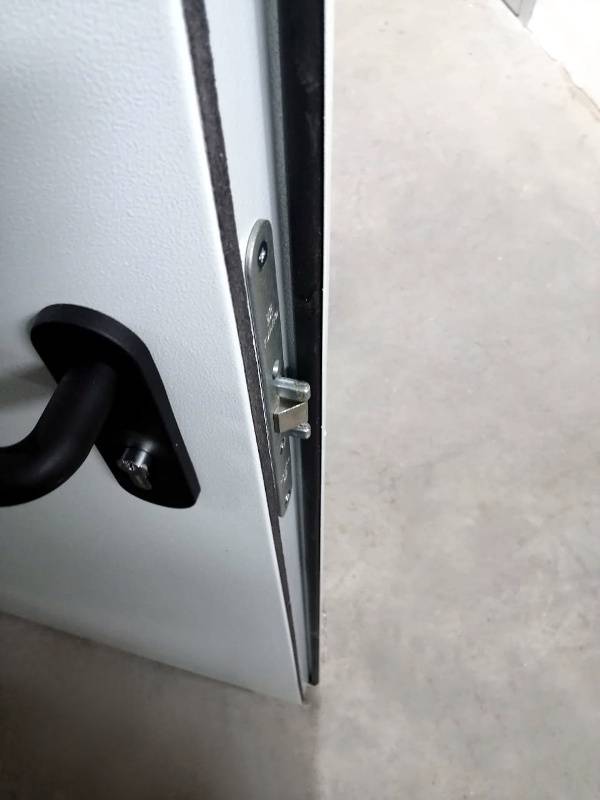 Цилиндровый замок (жилой дом на ул. Лазаревская, 3)