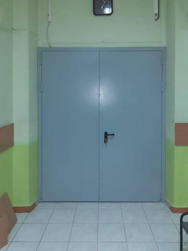 Дверь для школы внешняя сторона Дверь для школы внешняя сторона