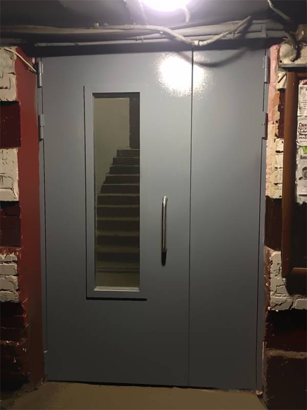 Дверь на входе в подъезд жилого дома (переулок Расковой) Дверь на входе в подъезд жилого дома (переулок Расковой)