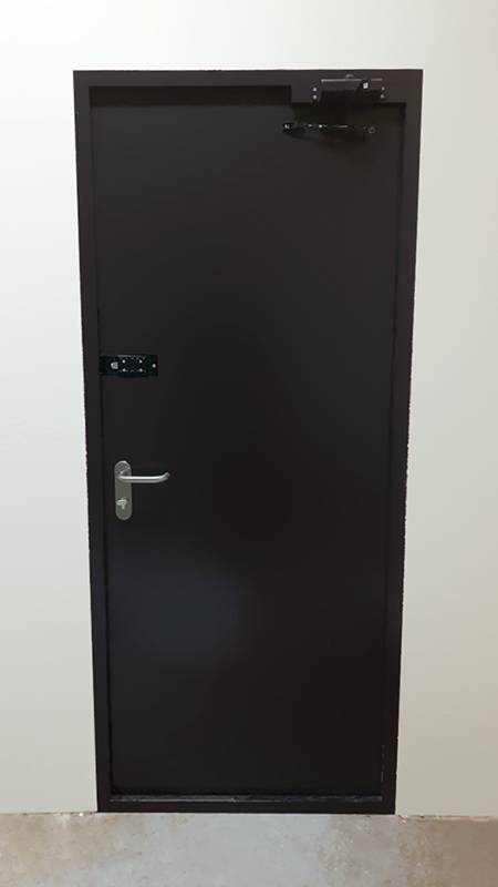 Дверь с кодовым замком, фото сзади (офисы, пер. Хользунова)