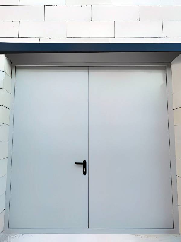 Двупольная дверь с обратной стороны (КП, Истринский р-н) Двупольная дверь с обратной стороны (КП, Истринский р-н)