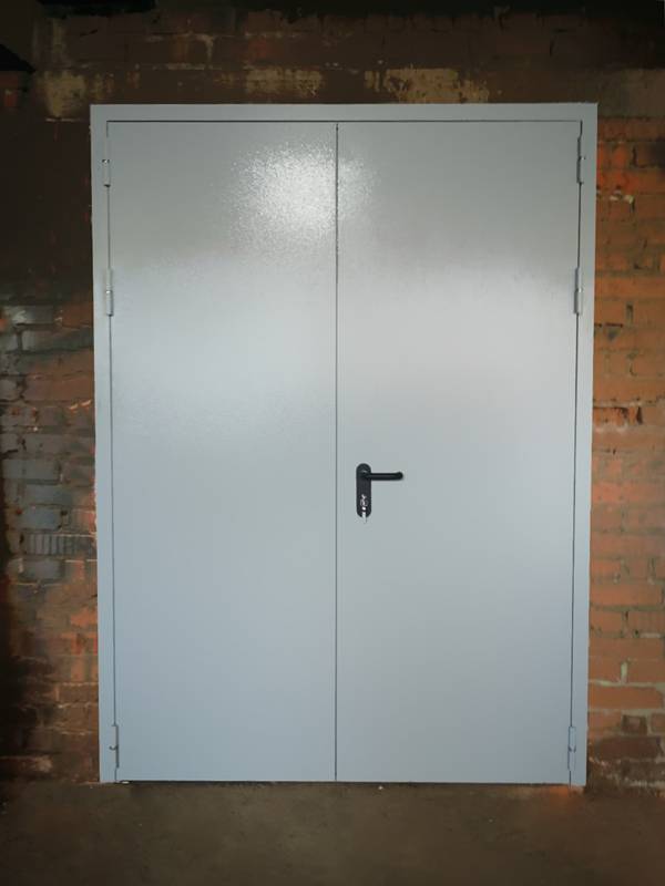 Двупольная дверь в подвал («Химволокно», г. Клин) Двупольная дверь в подвал («Химволокно», г. Клин)