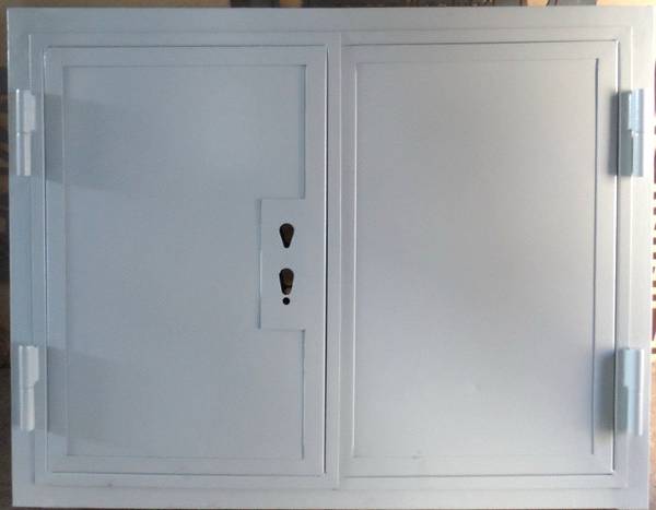 Двустворчатый огнестойкий люк белого цвета Двустворчатый огнестойкий люк белого цвета