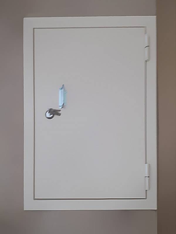 Напольный люк, внешняя сторона (склад НИИ) Напольный люк, внешняя сторона (склад НИИ)