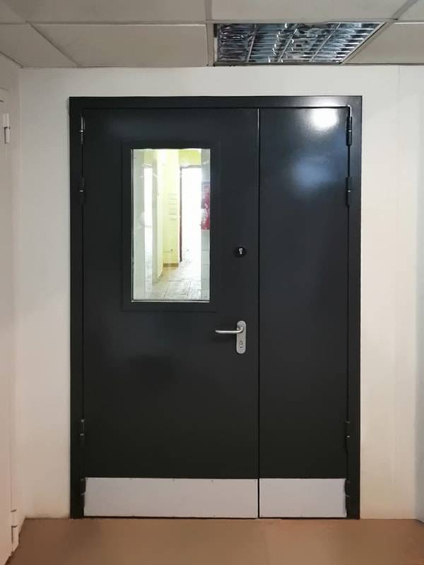 Остекленная дверь в магазин (Проспект Мира) Остекленная дверь в магазин (Проспект Мира)