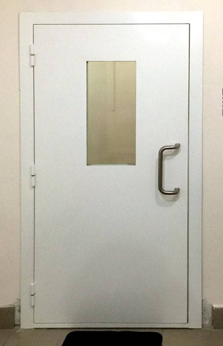 Остекленная техническая дверь