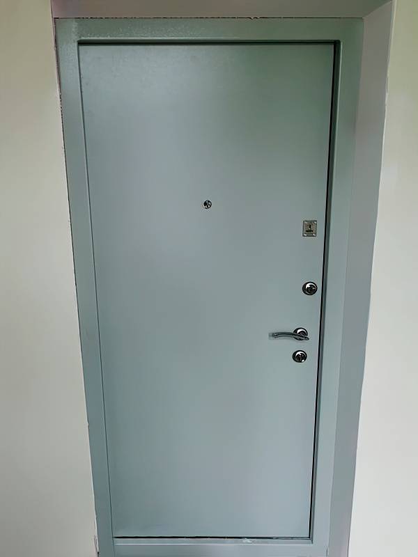 Техническая дверь в магазине «Пятёрочка» Техническая дверь в магазине «Пятёрочка»