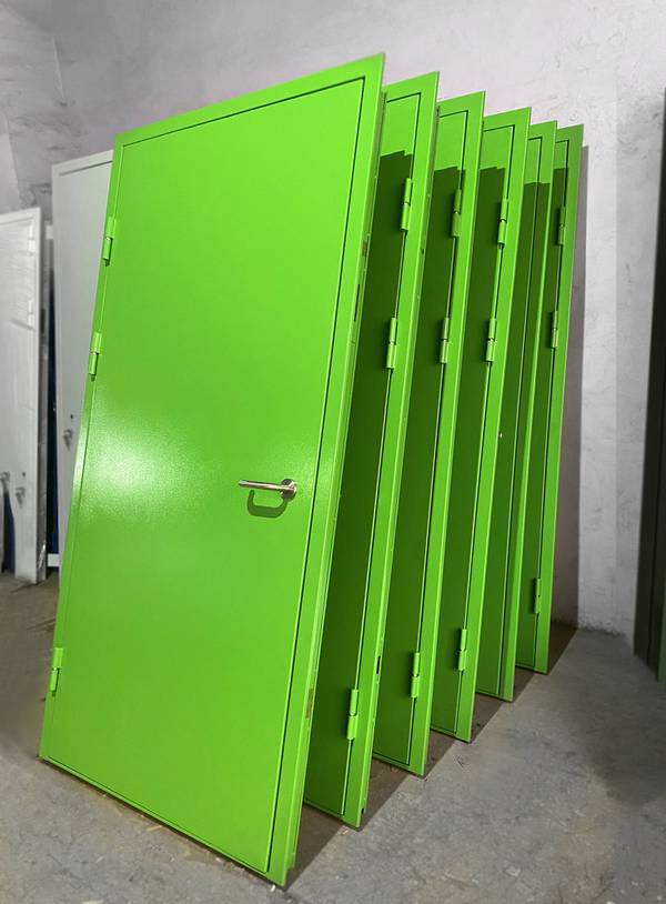 Технические двери зеленого цвета Технические двери зеленого цвета