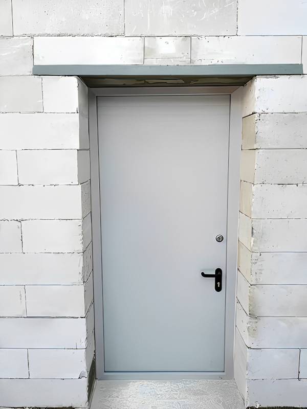 Внутренняя сторона огнестойкой двери Внутренняя сторона огнестойкой двери